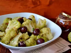 Ensalada templada de coliflor y aceitunas