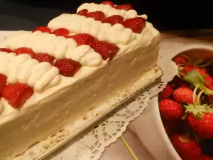 Tarta de crema pastelera, nata y fresas