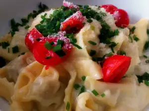 Tortellini con queso crema y parmesano