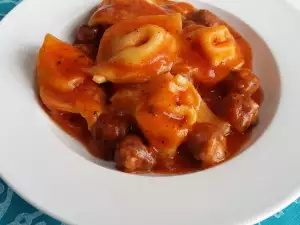 Tortellini italiano con albóndigas