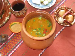 Potaje de alubias tradicional (en olla de barro)