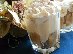 Trifle con plátanos y café