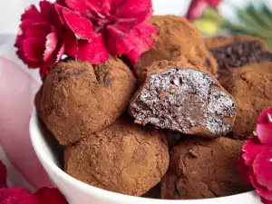 Trufas ricas en proteínas con sabor a fresa y cacao