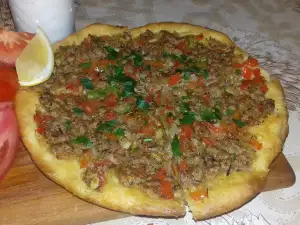 Pizza turca con carne picada