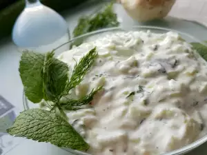 Ensalada tradicional griega: Tzatziki