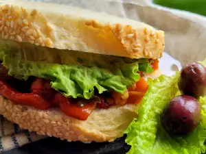 Sándwich vegano con pimientos