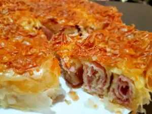 Pastel de masa filo con jamón york y queso