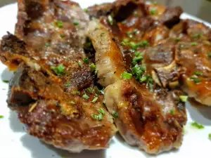 Chuletas de aguja de cerdo al horno