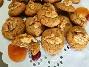 Tortas de nueces con café y frutas deshidratadas