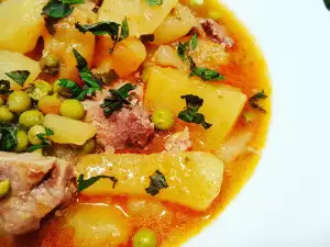 Guiso de patatas con cerdo y guisantes