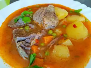 Estofado de ternera con guisantes y patatas