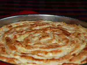 Banitsa con puerros y carne picada