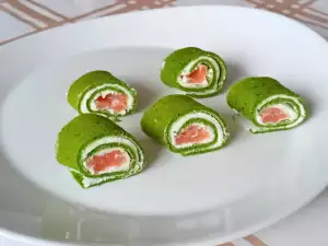 Crepes de color verde con salmón