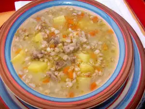 Sopa de invierno con trigo tierno y carne