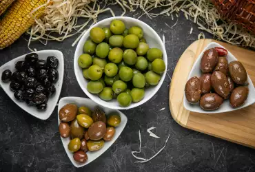 ¿Cómo hacer aceitunas secas en aceite de oliva?