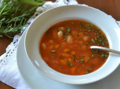 Potaje de alubias con especias mediterráneas - Receta 