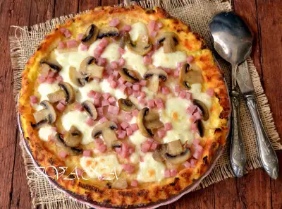 Pizza de patata con champiñones, jamón york y mozzarella - Receta |  