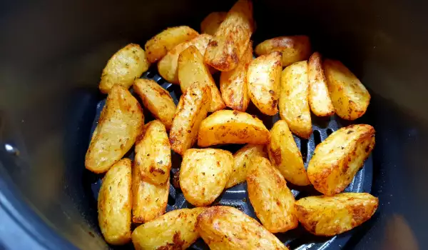Patatas aromáticas en la freidora de aire
