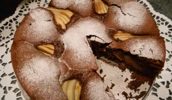 Tarta de chocolate con almendras y pera