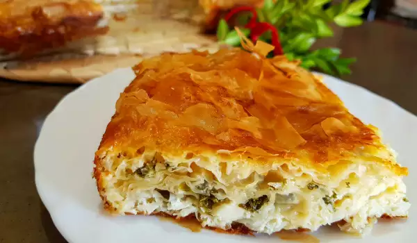 Pastel de masa filo con kale y queso