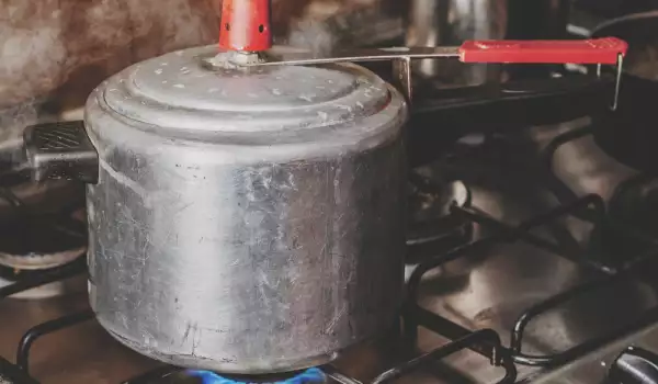 ¿Cuánto tiempo se cocinan las alubias en una olla a presión?