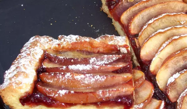 Tarta de manzanas en rodajas