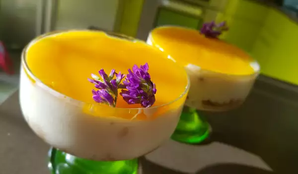 Cheesecake de melocotón con mango en copas