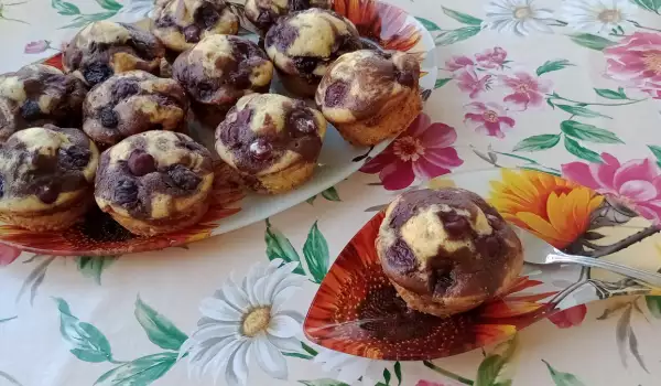 Muffins de cacao con cerezas