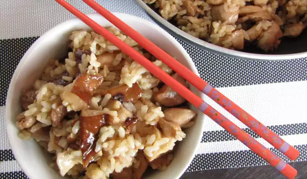 Pollo al estilo chino con arroz y setas shiitake