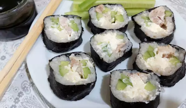 Sushi de pollo (Sushi chicken roll)