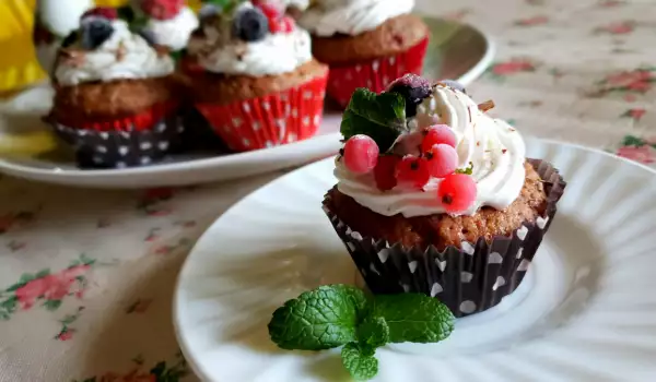 Cupcakes de chocolate y frutas