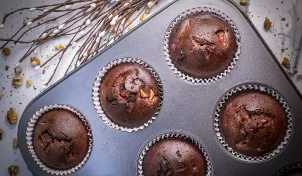 Muffins de chocolate con peras y nueces