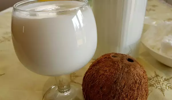 Bebida casera de coco y vainilla