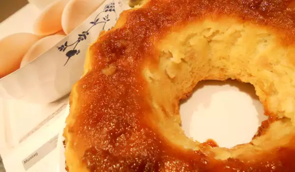 Flan casero con pan blanco