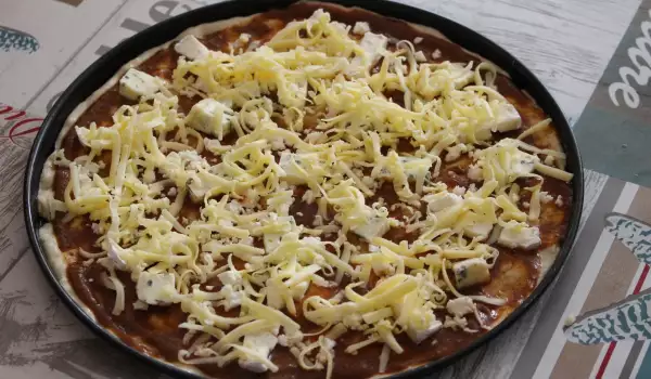 Pizza casera con quesos
