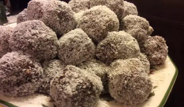 Bombones caseros de dátiles y frutos secos crudos