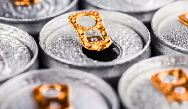 Las bebidas energéticas contienen cafeína