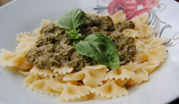 Farfalle con pesto genovese