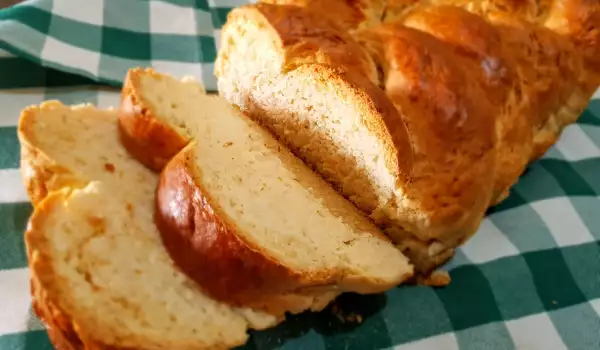 Pan francés con mantequilla y leche