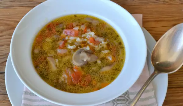 Sopa de champiñones con arroz y verduras