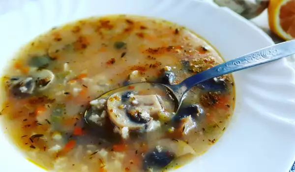 Sopa ligera de champiñones con arroz