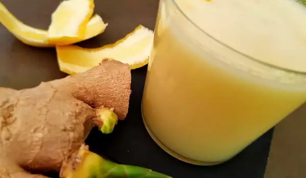 Bebida milagrosa de jengibre, miel y limón