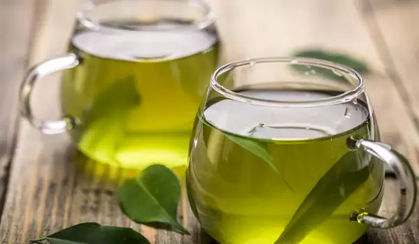 El té verde contiene cafeína