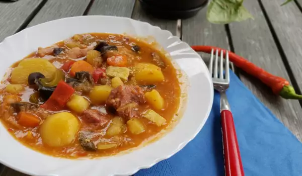 Cerdo guisado con verduras