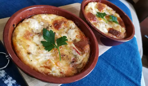 Cazuelitas de barro con pimientos asados y quesos