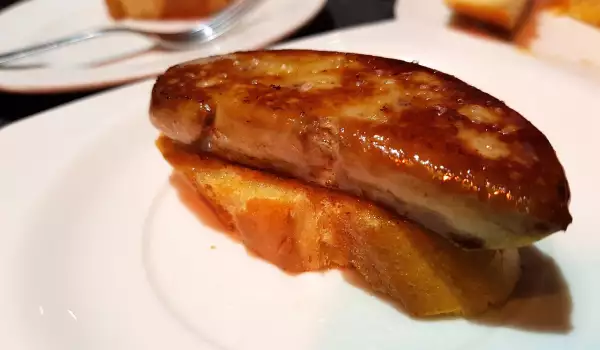 Pinchos festivos de foie gras fresco