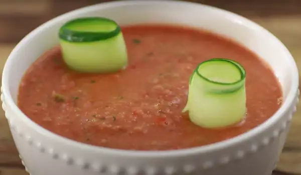 Sopa fría de tomate al estilo español