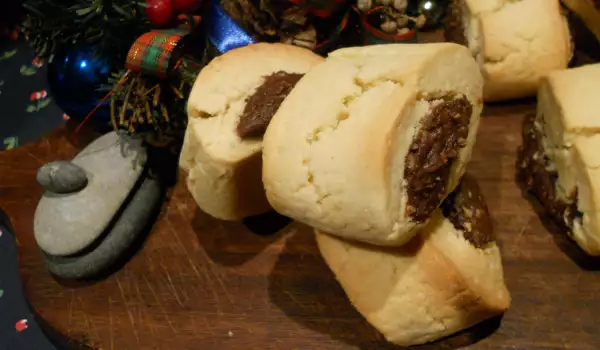 Galletas italianas con relleno de chocolate y avellanas