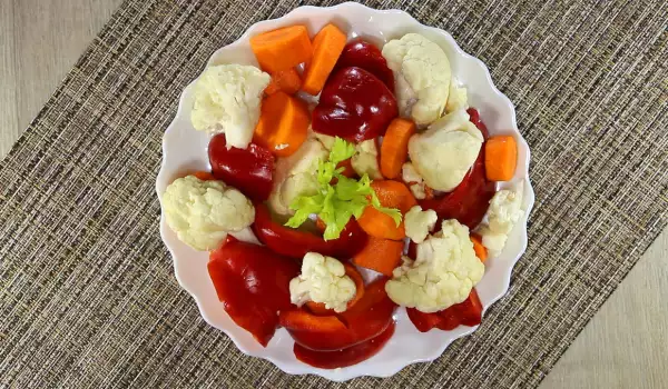 Pimientos, zanahorias y coliflor en tarros de 3 litros