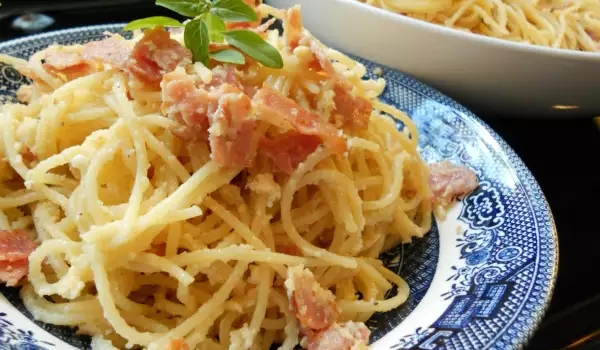Espaguetis Carbonara - una receta auténtica de Roma